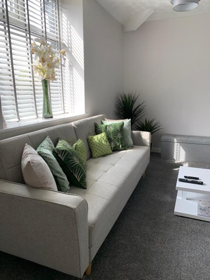 The Greens Apartment Farnworth Exterior foto